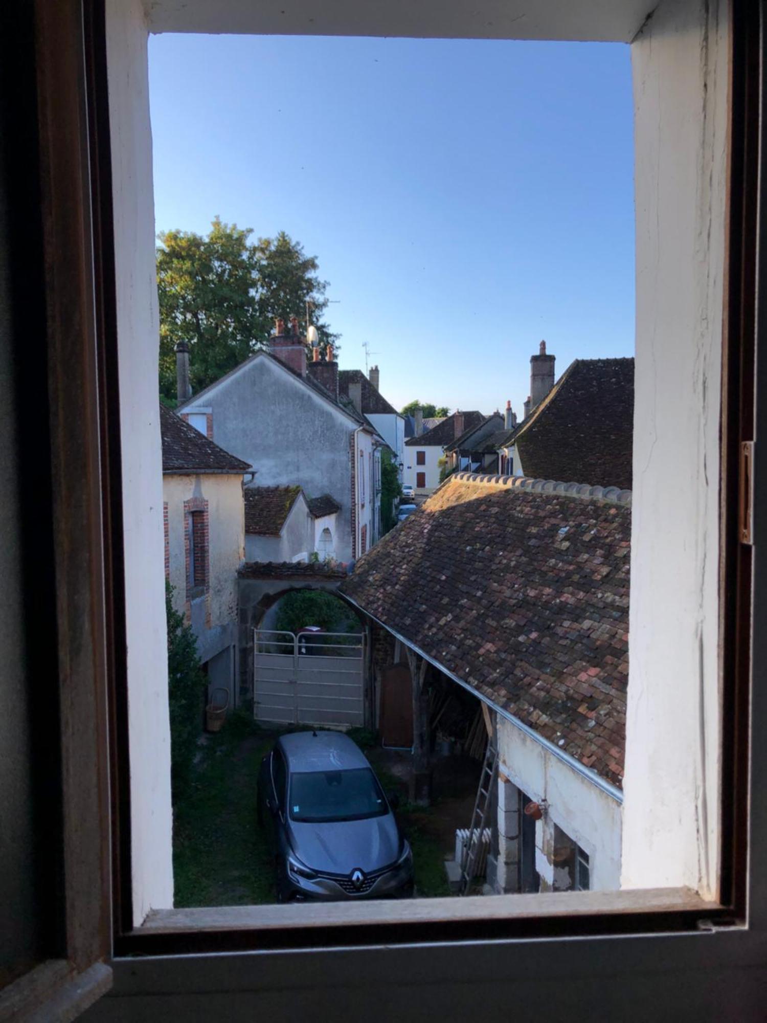Sur Les Ailes Du Papillon-La Suite Saint-Sauveur-en-Puisaye Exterior foto