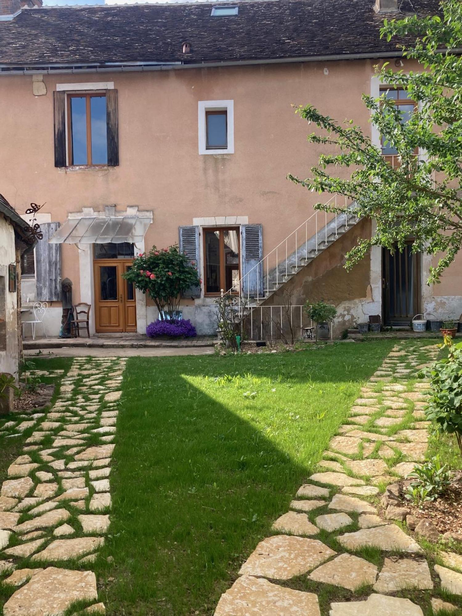 Sur Les Ailes Du Papillon-La Suite Saint-Sauveur-en-Puisaye Exterior foto